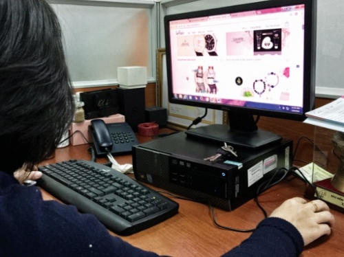 Bán lẻ online: Xu hướng thời công nghệ