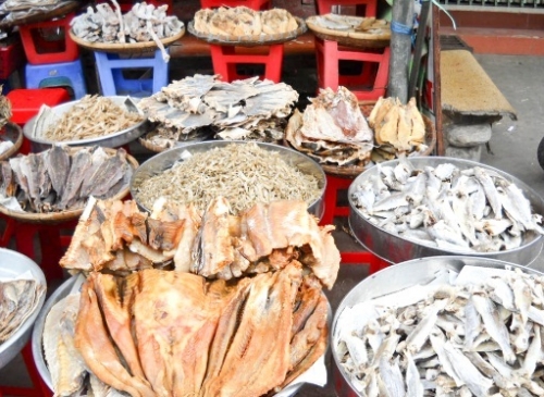 Thị trường thực phẩm khô gặp khó Thị trường thực phẩm khô gặp khó