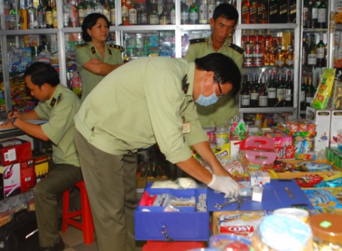 Bánh kẹo Tết ngon mắt nhưng chưa yên tâm