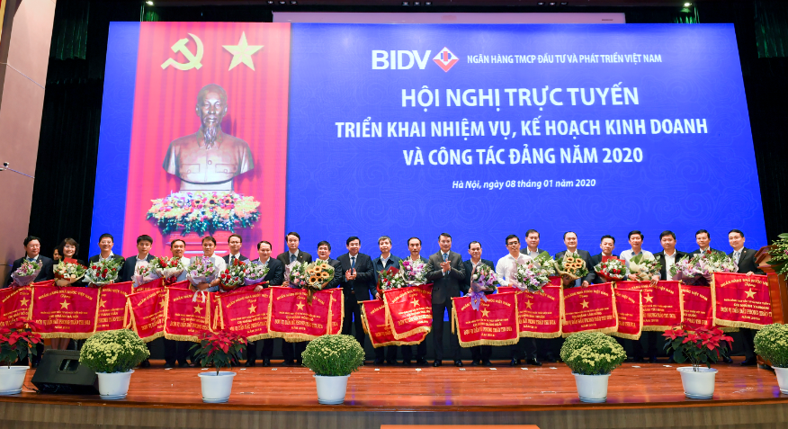 Khí thế mới, động lực mới khi the moi dong luc moi