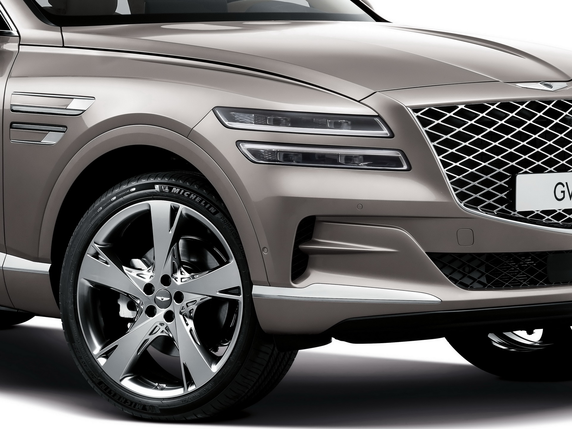 genesis gv80 sang va xin