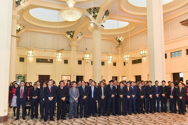 thong doc chuc tet can bo cong chuc vien chuc nganh ngan hang va du giao ban dau xuan tai nhcsxh