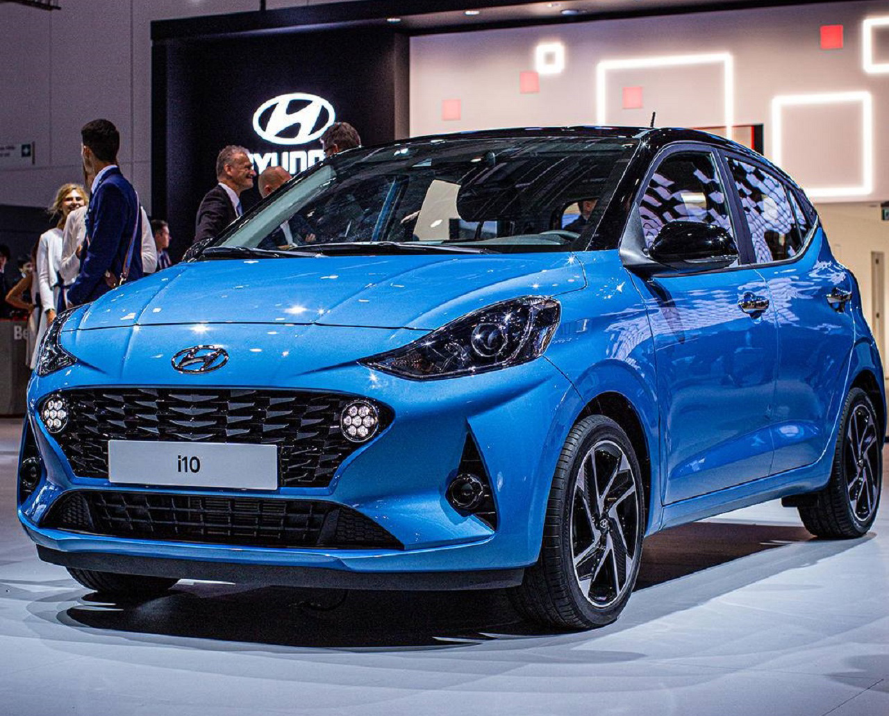 3 xe mau xe co gia hat de di choi tet