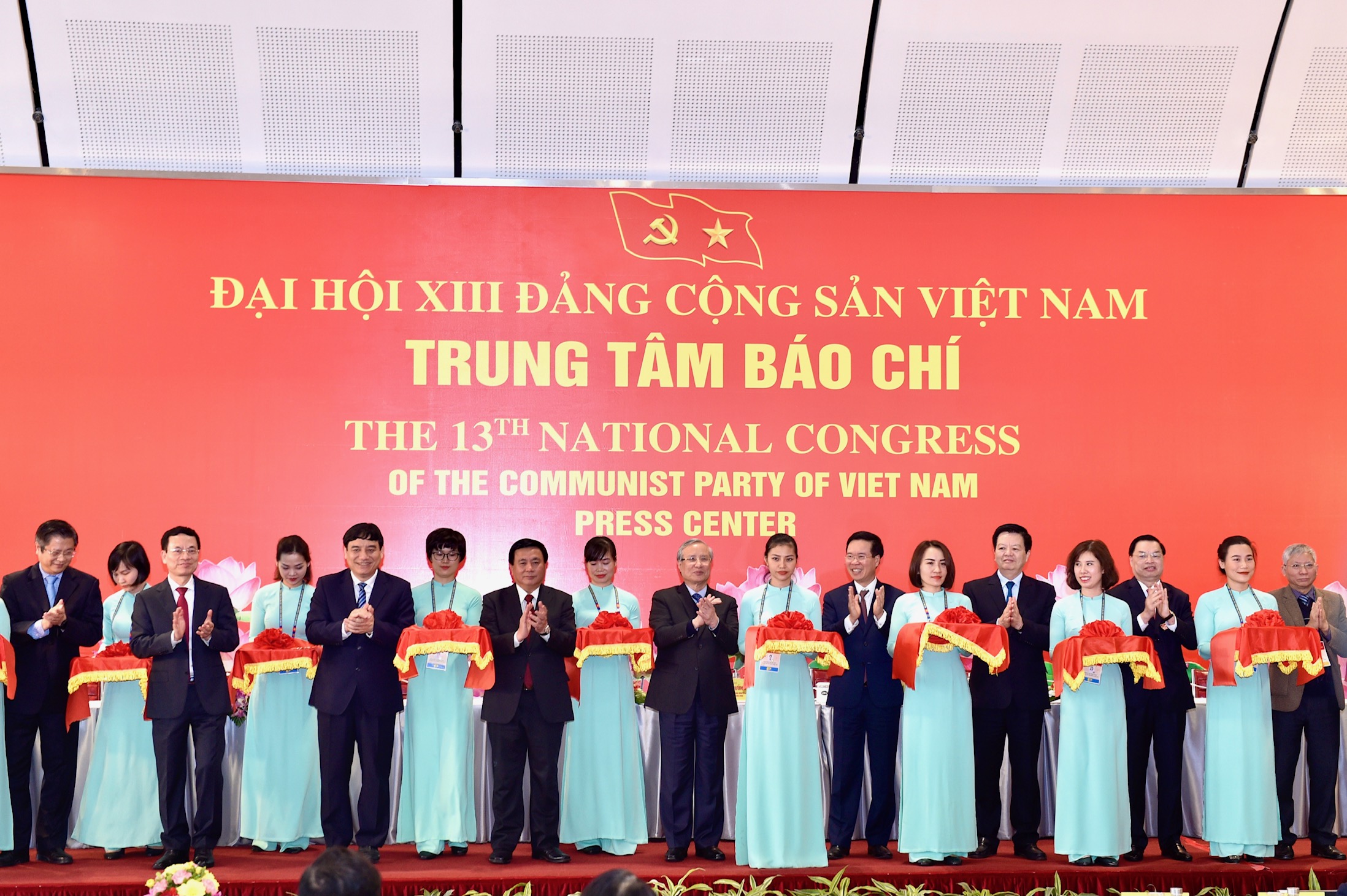 khai truong trung tam bao chi dai hoi xiii