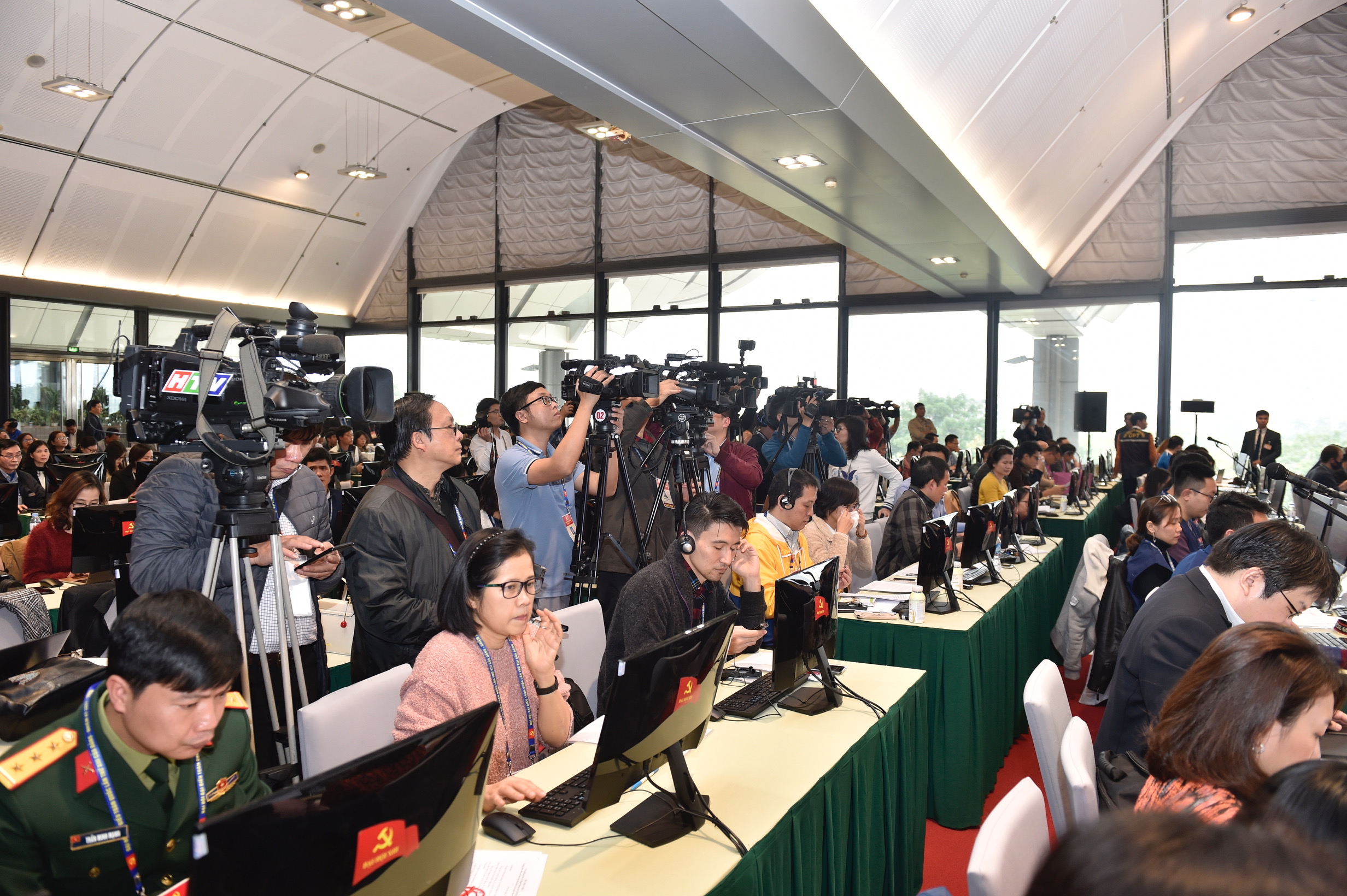 khai truong trung tam bao chi dai hoi xiii