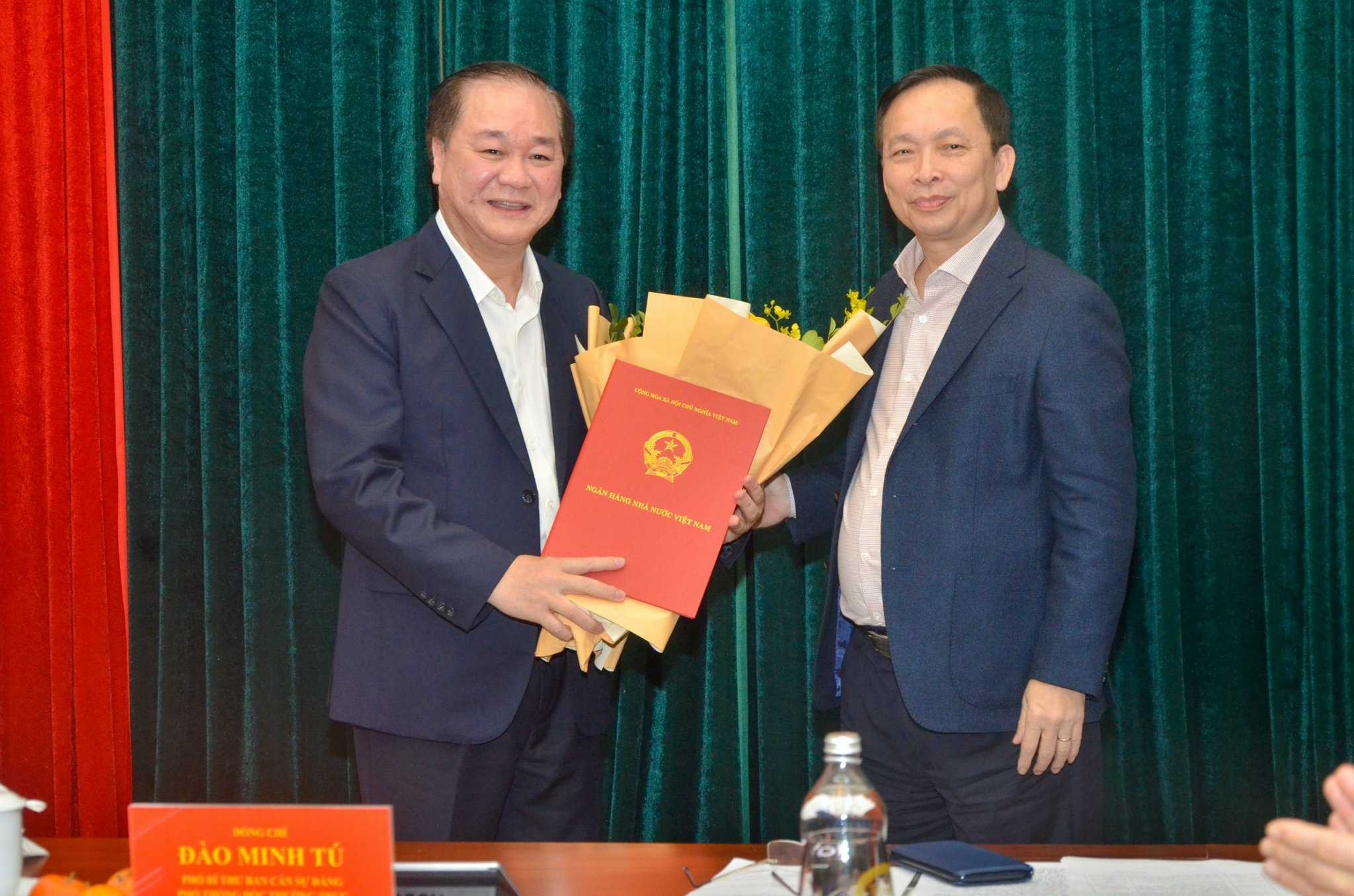 cong bo quyet dinh giao phu trach thoi bao ngan hang