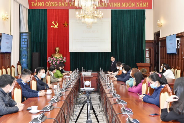 cong doan ngan hang viet nam tang qua tet cho doan vien va nguoi lao dong