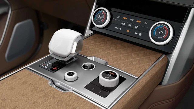 Range Rover SV 2023 có giá gần 24 tỷ đồng Range Rover SV 2023 có giá gần 24 tỷ đồng