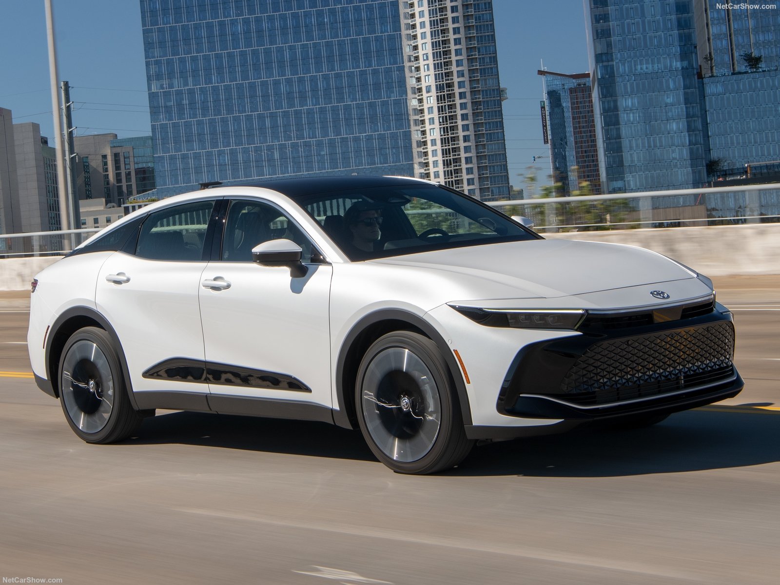 Toyota Crown 2023 có giá từ khoảng 940 triệu đồng Toyota Crown 2023 có giá từ khoảng 940 triệu đồng