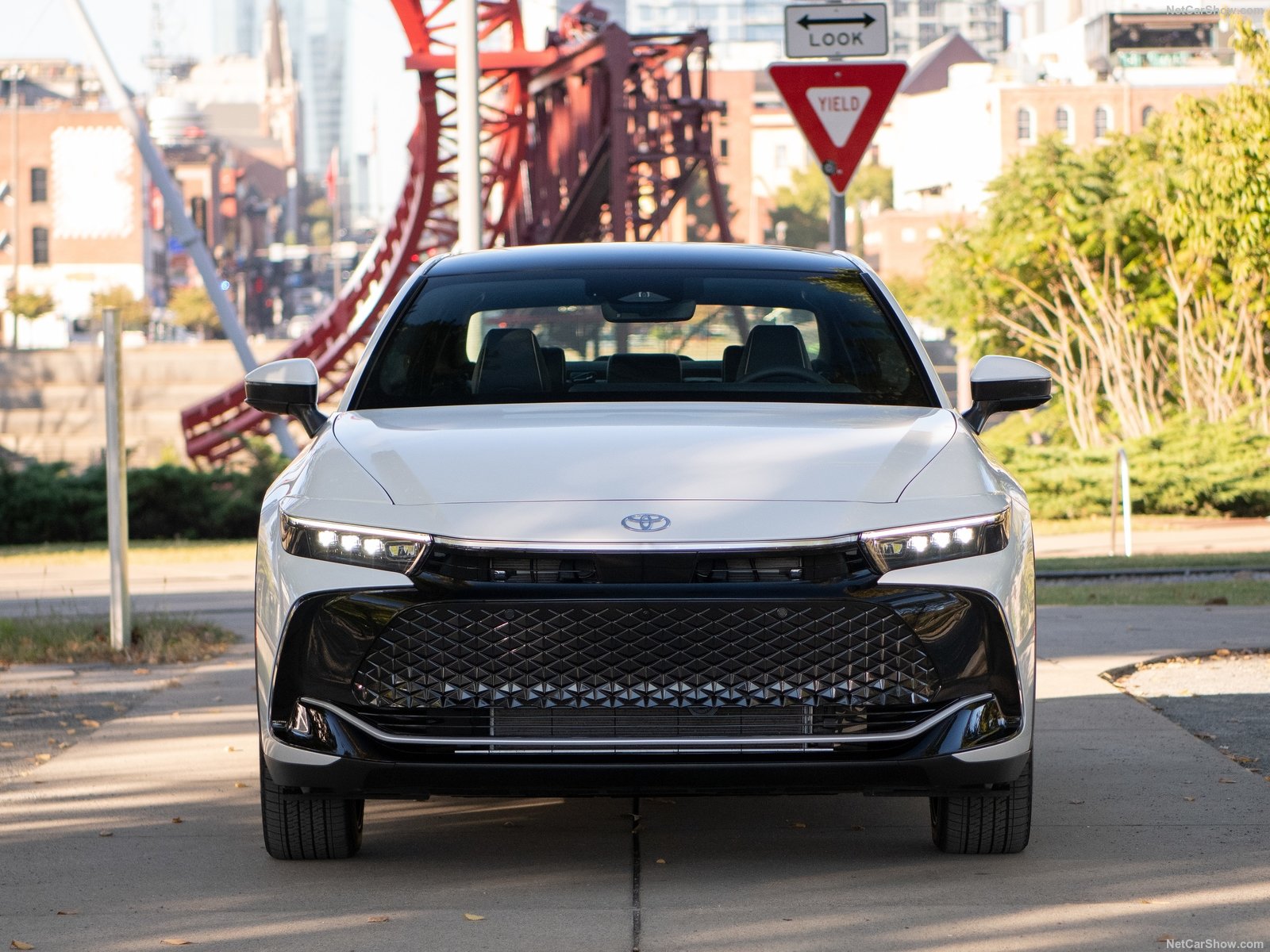 Toyota Crown 2023 có giá từ khoảng 940 triệu đồng Toyota Crown 2023 có giá từ khoảng 940 triệu đồng