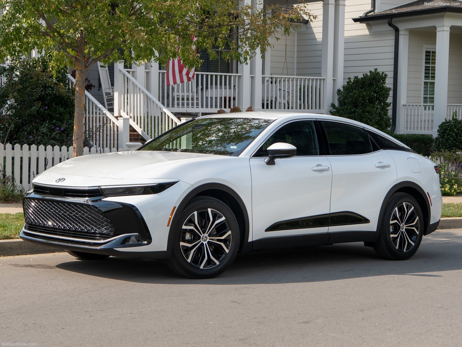 Toyota Crown 2023 có giá từ khoảng 940 triệu đồng Toyota Crown 2023 có giá từ khoảng 940 triệu đồng