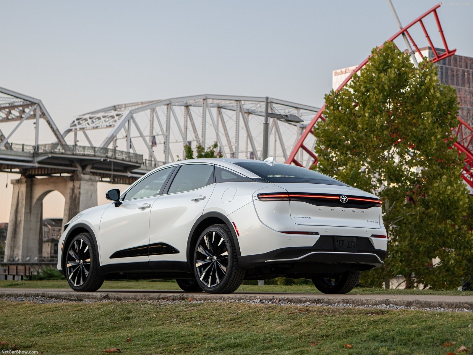 Toyota Crown 2023 có giá từ khoảng 940 triệu đồng Toyota Crown 2023 có giá từ khoảng 940 triệu đồng