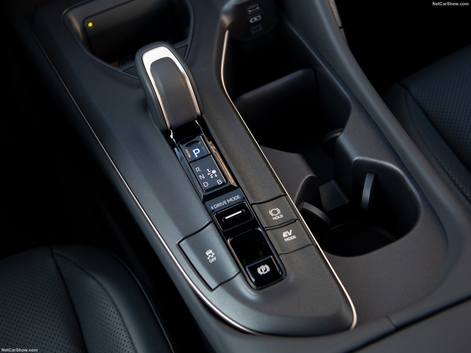 Toyota Crown 2023 có giá từ khoảng 940 triệu đồng Toyota Crown 2023 có giá từ khoảng 940 triệu đồng