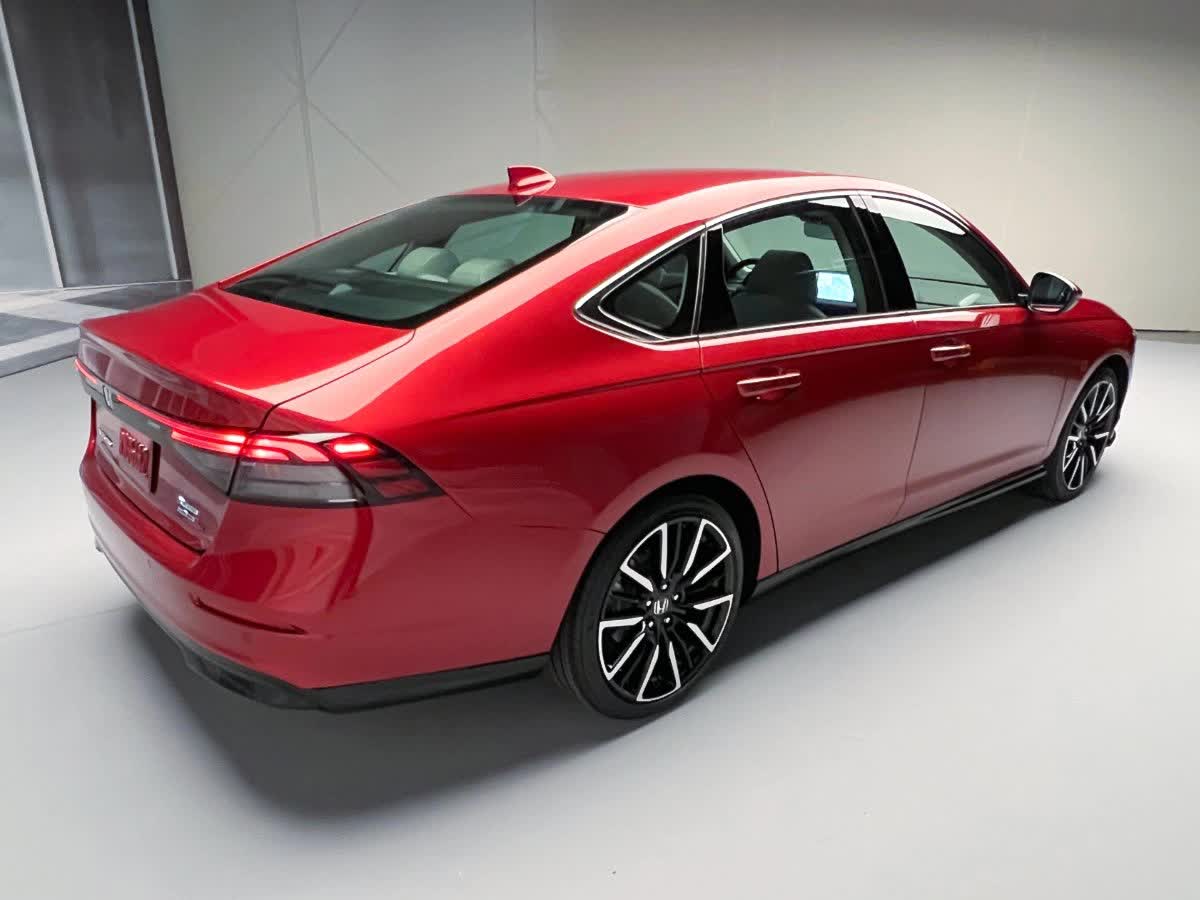 Honda Accord 2023 có giá từ khoảng 666 triệu đồng