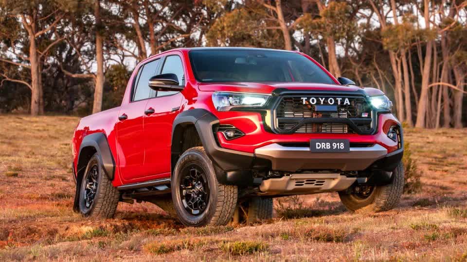 Ra mắt Toyota Hilux GR Sport 2023 Ra mắt Toyota Hilux GR Sport 2023