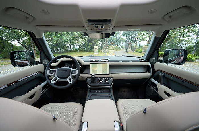 Land Rover Việt Nam ra mẫu Defender 130 mới giá từ 5,989 tỷ đồng land rover viet nam ra mat mau xe defender 130 moi co gia ban tu 5989 ty dong