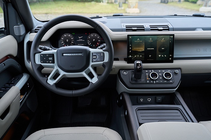 land rover viet nam ra mat mau xe defender 130 moi co gia ban tu 5989 ty dong