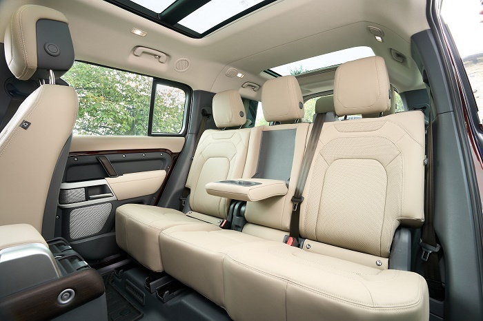 land rover viet nam ra mat mau xe defender 130 moi co gia ban tu 5989 ty dong