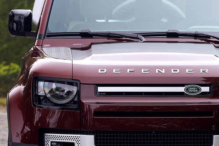 Land Rover Việt Nam ra mẫu Defender 130 mới giá từ 5,989 tỷ đồng land rover viet nam ra mat mau xe defender 130 moi co gia ban tu 5989 ty dong