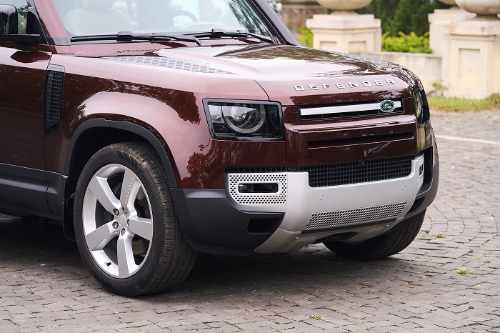 Land Rover Việt Nam ra mẫu Defender 130 mới giá từ 5,989 tỷ đồng land rover viet nam ra mat mau xe defender 130 moi co gia ban tu 5989 ty dong