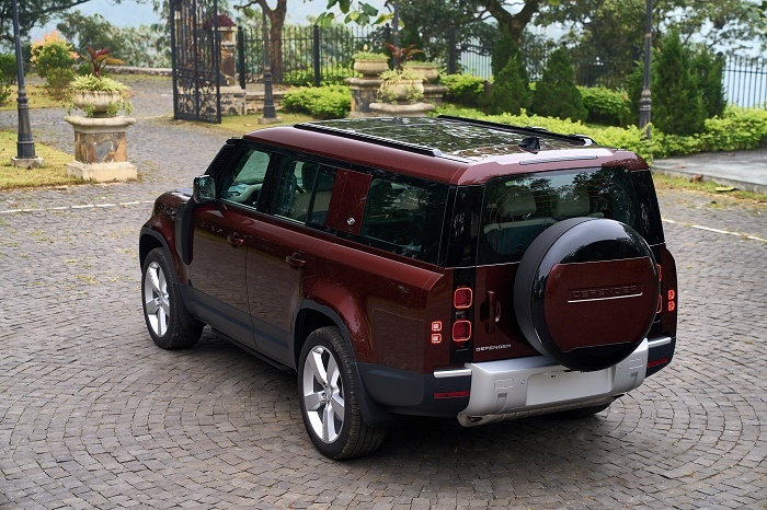 land rover viet nam ra mat mau xe defender 130 moi co gia ban tu 5989 ty dong