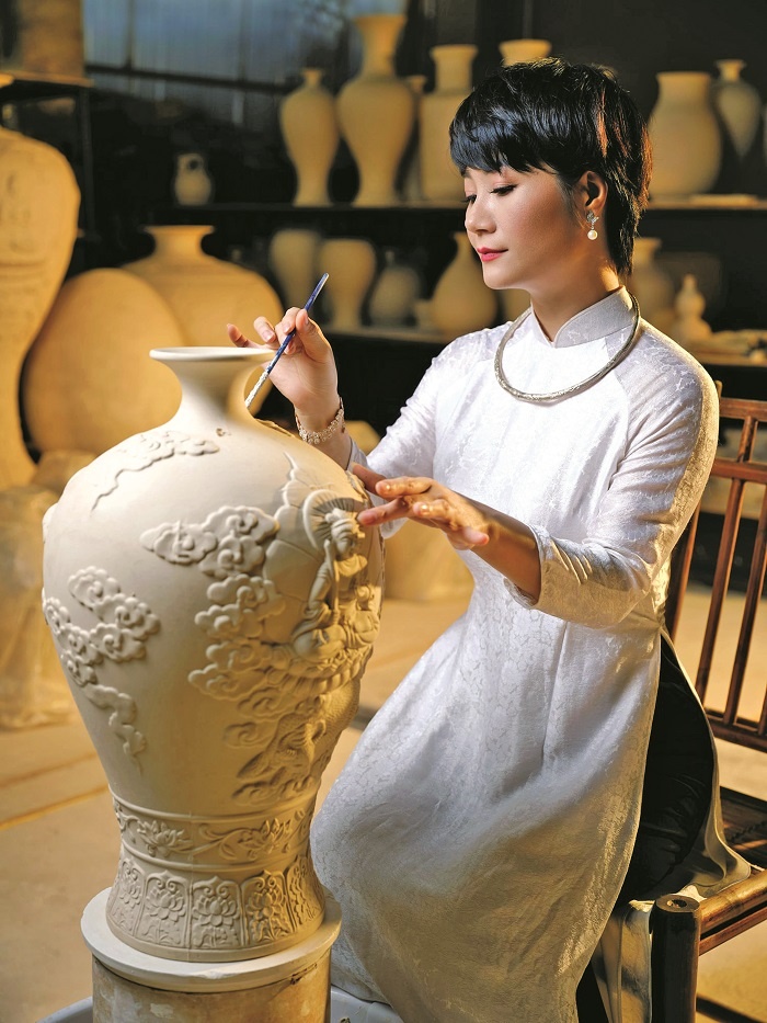 Ngày xuân tình tự nét đan thanh…