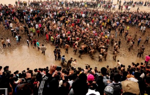 Mùa lộn xộn chưa qua