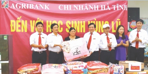 Ngân hàng nơi “chảo lửa, túi mưa”