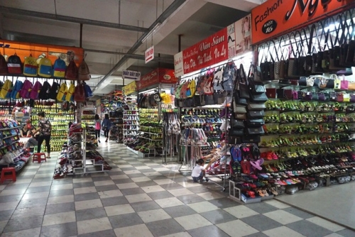 Giày dép Việt lép vế tại sân nhà