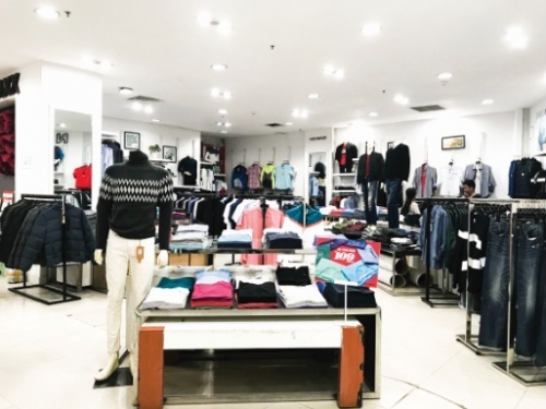 Thời trang ngoại lập lờ nhãn mác