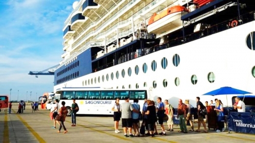 Ngành du lịch bỏ phí khách tàu năm sao