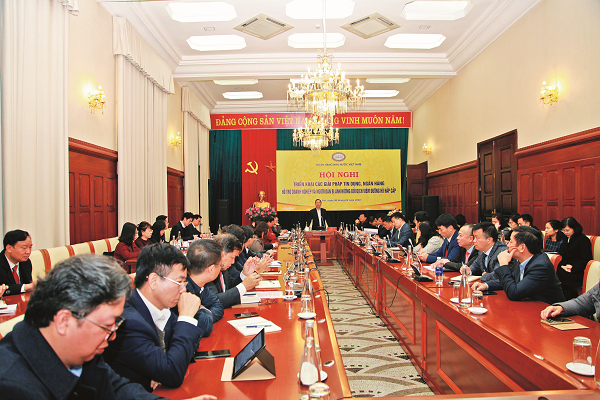 Ngân hàng chia sẻ, đồng hành với người dân, doanh nghiệp