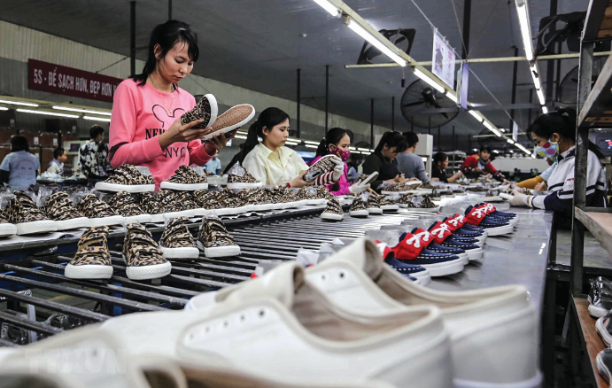 Doanh nghiệp bắt đầu thiếu nguyên liệu sản xuất Doanh nghiệp bắt đầu thiếu nguyên liệu sản xuất