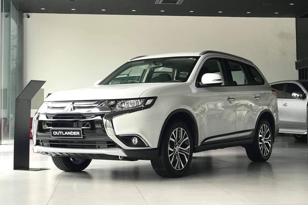 Giá Mitsubishi Outlander 2.4 2019 xuống dưới 1 tỷ đồng