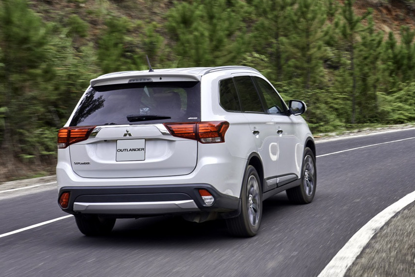 Giá Mitsubishi Outlander 2.4 2019 xuống dưới 1 tỷ đồng