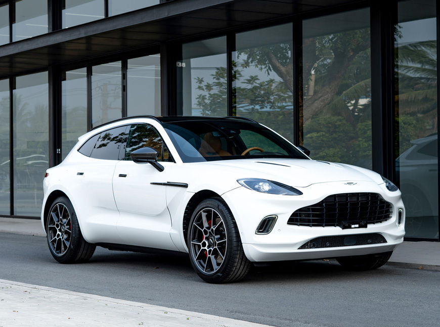 aston martin dbx lan dau lo dien full anh tai viet nam