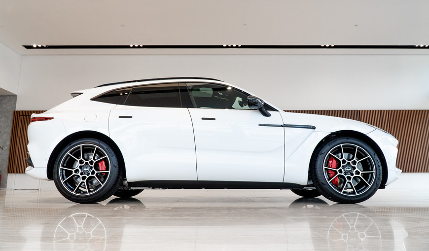 aston martin dbx lan dau lo dien full anh tai viet nam
