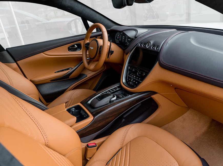 aston martin dbx lan dau lo dien full anh tai viet nam