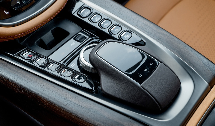 aston martin dbx lan dau lo dien full anh tai viet nam