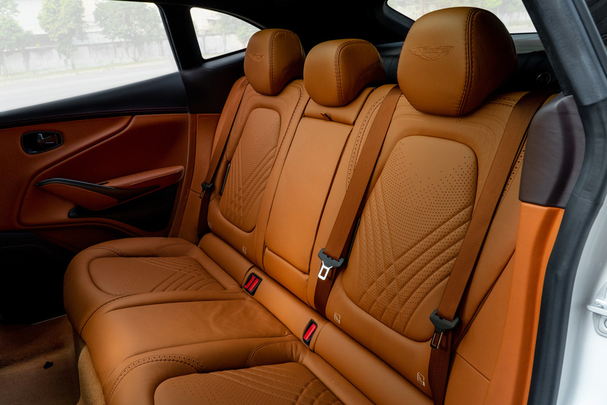 Aston Martin DBX lần đầu lộ diện full ảnh tại Việt Nam aston martin dbx lan dau lo dien full anh tai viet nam