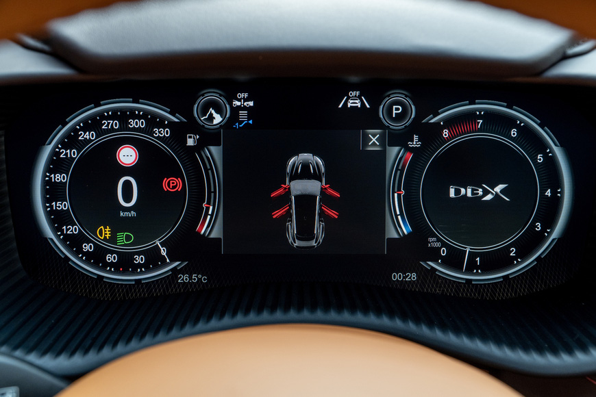 aston martin dbx lan dau lo dien full anh tai viet nam