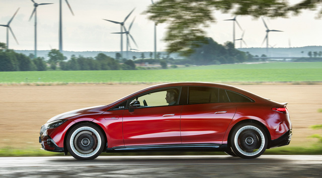 Ra mắt Mercedes-AMG EQE