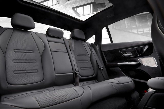 Ra mắt Mercedes-AMG EQE