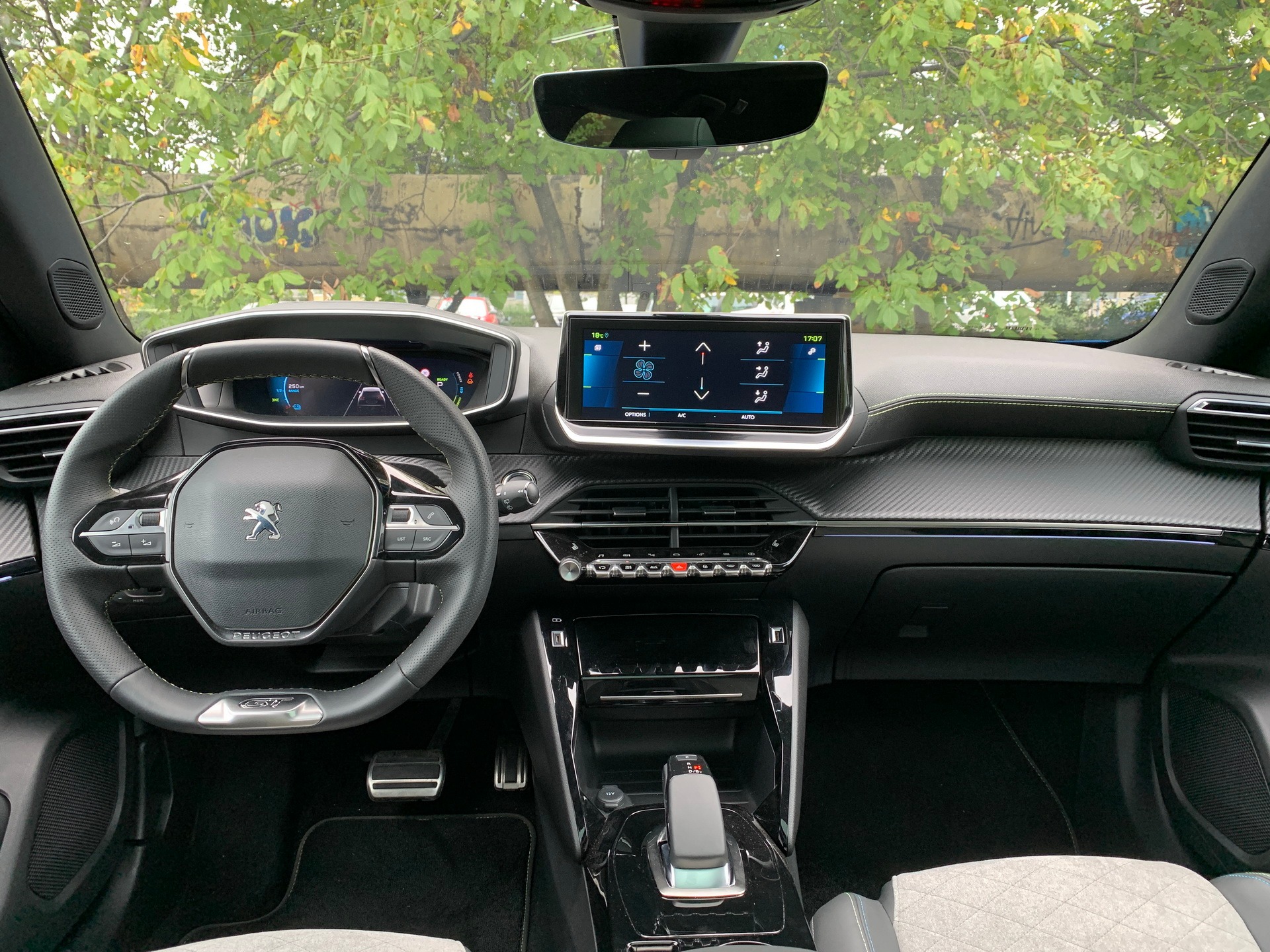 Peugeot 2008 mới lộ diện