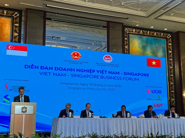 standard chartered cam ket ho tro tang cuong quan he dau tu thuong mai viet nam singapore