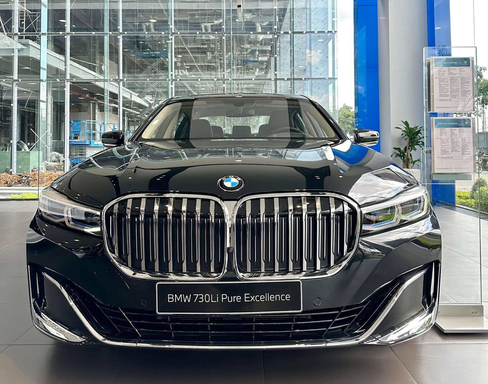 Xe BMW tiếp tục giảm giá bán
