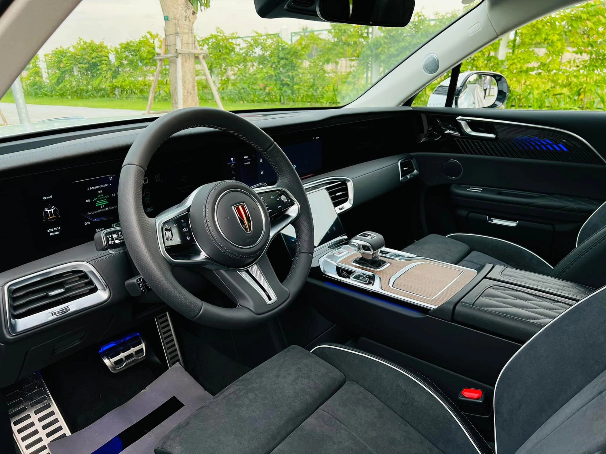 gia hongqi e hs9 giam manh