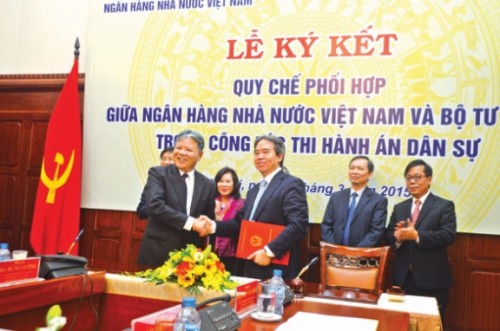 NHNN phối hợp Bộ Tư pháp đẩy nhanh xử lý nợ xấu