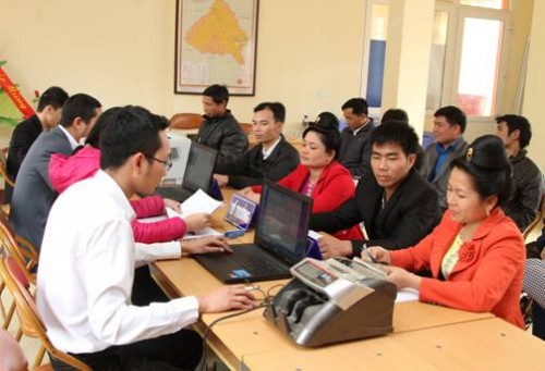 Khi người nghèo gửi tiết kiệm