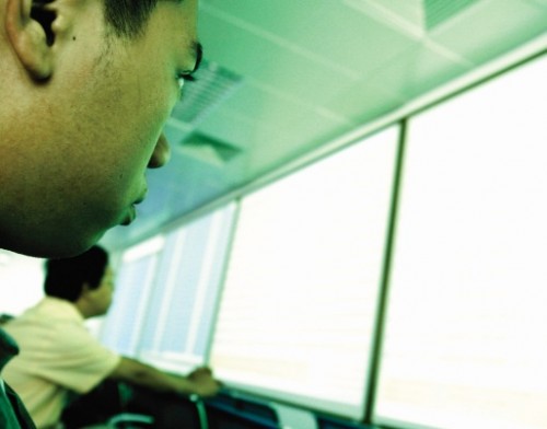 Mở trạng thái mua hay đứng ngoài thị trường?